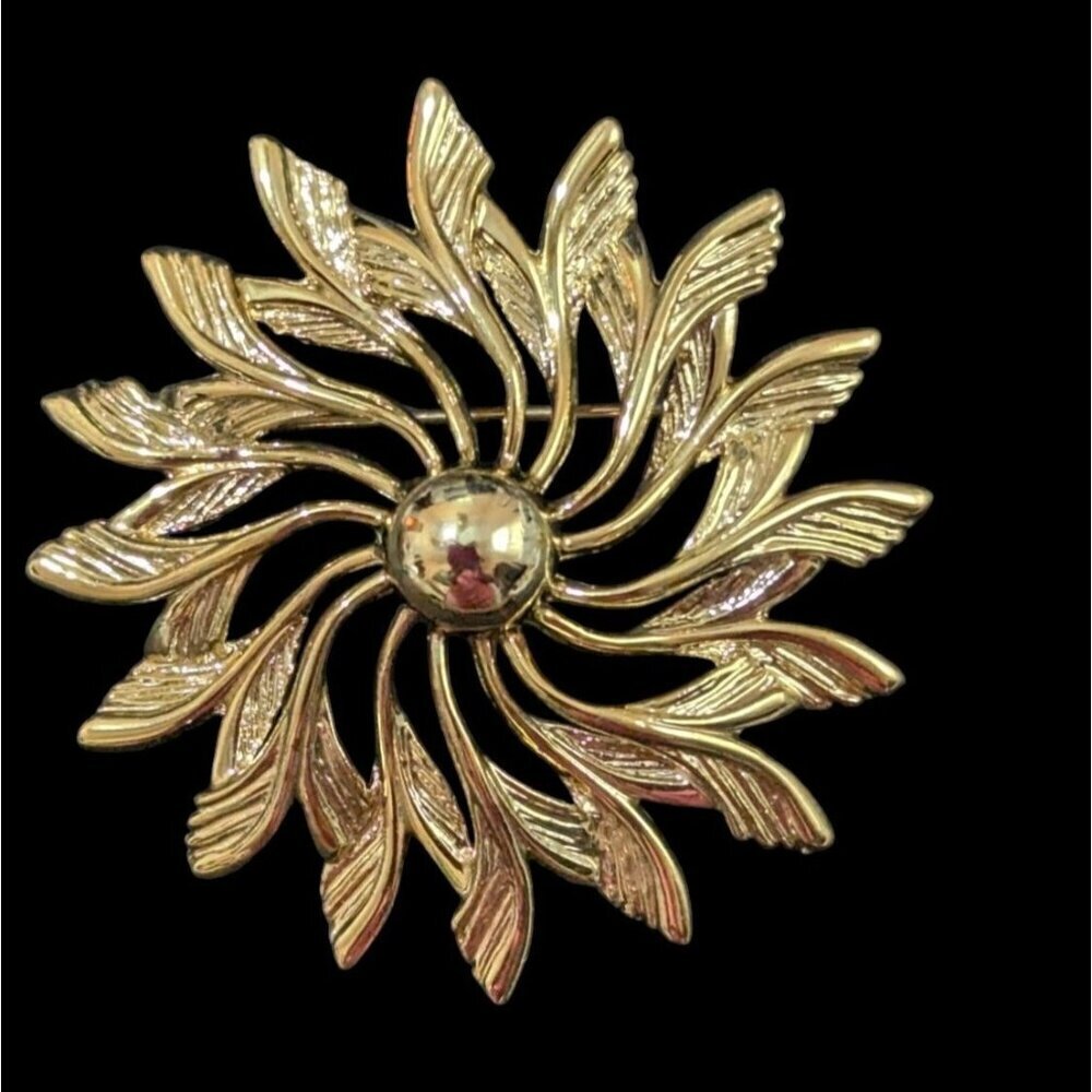 Vintage Sarah Coventry Gold-Tone Sunburst Brooch Pin flower